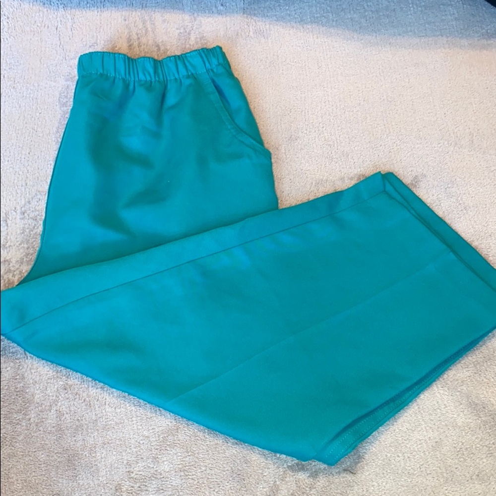 4/$10🎉ALIA Petites capris